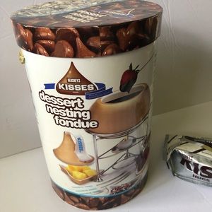 KISSES Dessert Nesting Fondue